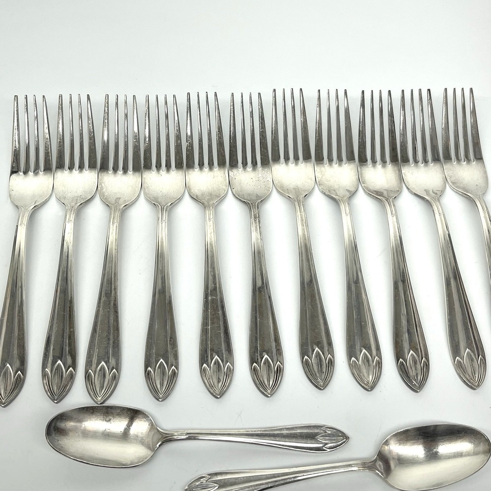 International Silver Lotus Pattern Flatware Set Of 17 Piece Silverplate Korea - Picture 3 of 11